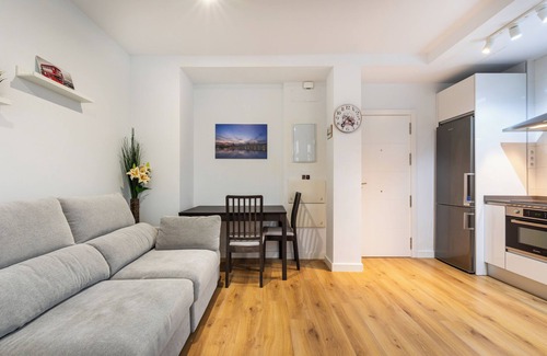 Ensanche Centro Apartamento | Apartamento vacacional 'Soho Málaga' en el centro de Málaga con aire acondicionado y balcones