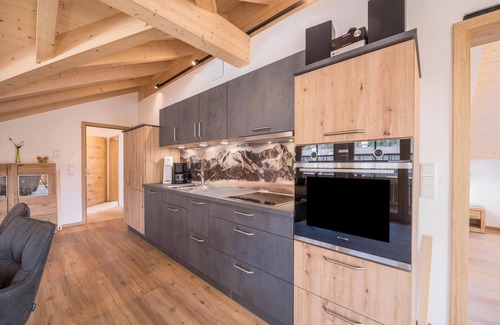 Farchant Apartamento | Apartamento vacacional "Susi" en edificio nuevo con vistas a la Zugspitze, 2 balcones y Wi-Fi