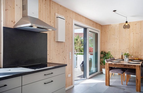 Bad Wurzach Apartamento | Apartamento vacacional 'Wohnen an der Ach' con jardín privado, balcón y wifi