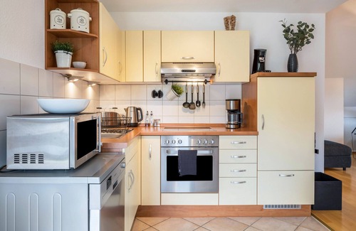 Breitnau Apartamento | Apartamento vacacional "Weitblick" con vistas a la montaña, balcón y Wi-Fi