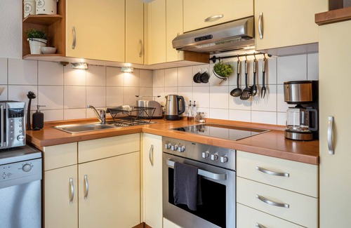 Breitnau Apartamento | Apartamento vacacional "Weitblick" con vistas a la montaña, balcón y Wi-Fi