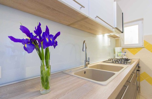 Grebastica Apartamento | Apartamento vacacional con terraza y piscina