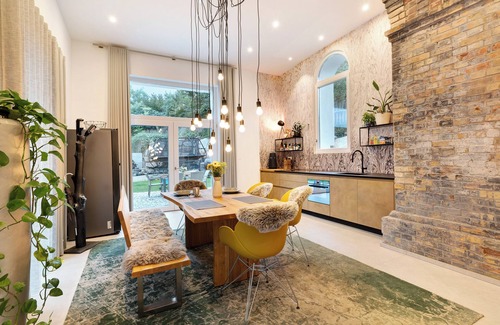 Achern Apartamento | Apartamento vacacional con jardín y encanto: Vivienda con estilo en la histórica casa de calderas