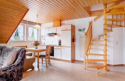 Wieden Apartamento | Apartamento vacacional con vistas a la montaña 1 con balcón y Wi-Fi