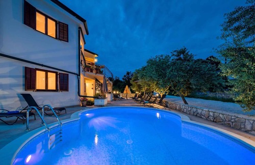 Drenje Apartamento | Apartamento vacacional Con uso de piscina, sauna y jacuzzi.