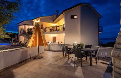 Drenje Apartamento | Apartamento vacacional Con uso de piscina, sauna y jacuzzi.