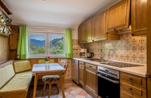 Gutach Apartamento | Apartamento vacacional "Lehmann Mit Blick Aufs Schloss" con vistas a la montaña, terraza y Wi-Fi