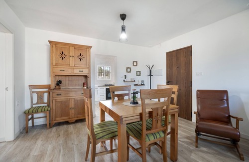 Los Franceses-la Vega Casa | Casa de vacaciones 'Casa Rural La Ferrera' con piscina privada, Wi-Fi y aire acondicionado