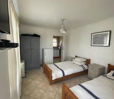 Oranjeville Casa | Holiday Flat at Vaaldam Sgt Pepper's