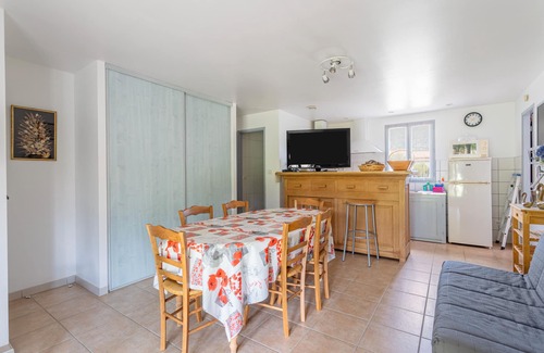 Caudies-de-Fenouilledes Casa | Casa vacacional 'Au Vert' con balcón y Wi-Fi