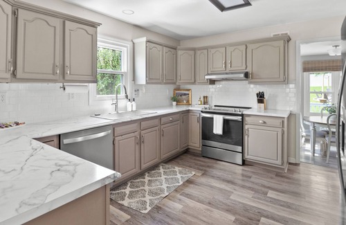 Crestwood Casa | Holiday Getaway ~ Hot Tub + Family-Friendly