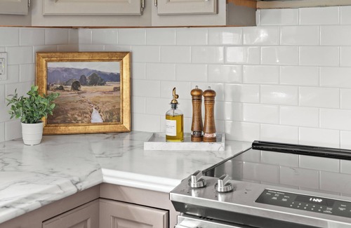 Crestwood Casa | Holiday Getaway ~ Hot Tub + Family-Friendly