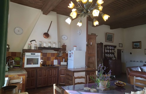Allemagne-en-Provence Casa | Holiday Home 'Gîte De Diane' with Shared Pool, Communal Garden and Wi-Fi