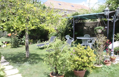Allemagne-en-Provence Casa | Holiday Home 'Gîte De Diane' with Shared Pool, Communal Garden and Wi-Fi