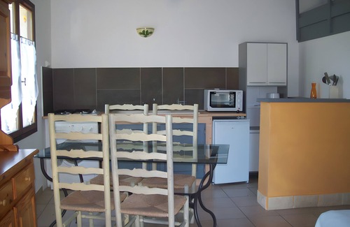 La Robine-sur-Galabre Casa | Casa Vacacional 'Les Iris' con Vista a la Montaña, Terraza Privada y Wi-Fi