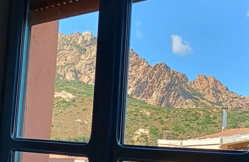 Villagrande Strisaili Casa | Casa Vacaciones 'Sa Omu 'Eccia' con Vista al Mar y Terraza Privada