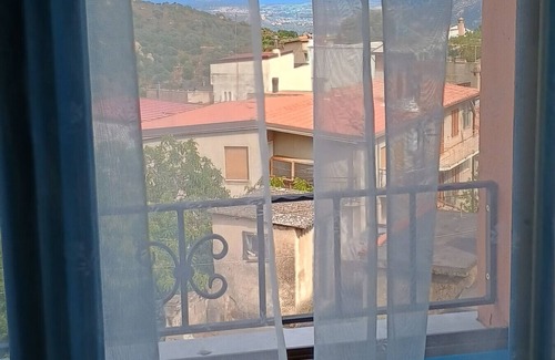 Villagrande Strisaili Casa | Casa Vacaciones 'Sa Omu 'Eccia' con Vista al Mar y Terraza Privada