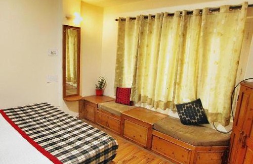 Dharamshala Hotel | Holiday Hill Mountain View with Balcony