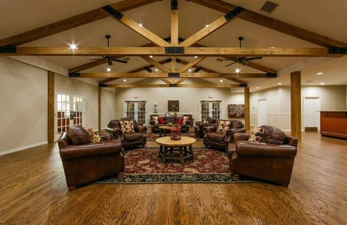 Branson Complejo | Holiday Hills 2 Bedroom Resort in Branson MO an IHG Holiday Inn Vacation Club