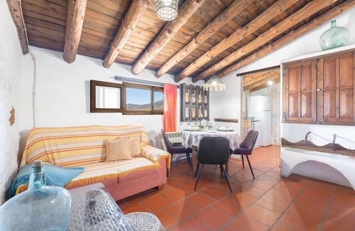 La Torre d'En Besora Casa | Casa de vacaciones 'El Cup' con vistas a la montaña, piscina compartida y terraza privada