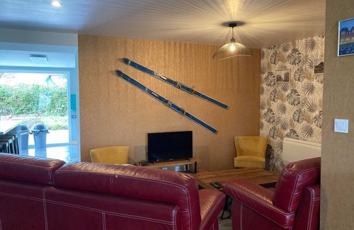 Auvillers-les-Forges Casa | Casa de vacaciones "Gîte Le Corbeau" con terraza privada, jardín privado y Wi-Fi