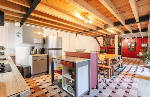 Saint-Denis-d'Oleron Casa | Casa de vacaciones 'Couleur Patio, Loft Atypique, Sauna' con terraza privada, balcón y Wi-Fi