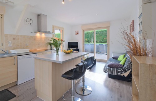 Savignac-les-Eglises Casa | Casa de vacaciones 'Châlet Avec Piscine Privée' con piscina privada, Wi-Fi y aire acondicionado