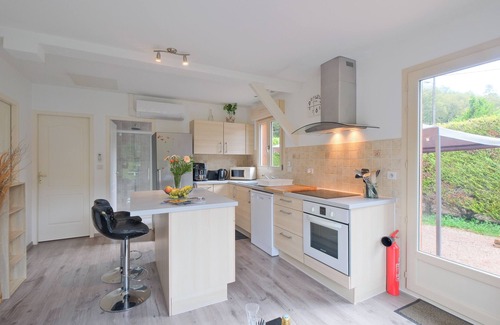 Savignac-les-Eglises Casa | Casa de vacaciones 'Châlet Avec Piscine Privée' con piscina privada, Wi-Fi y aire acondicionado