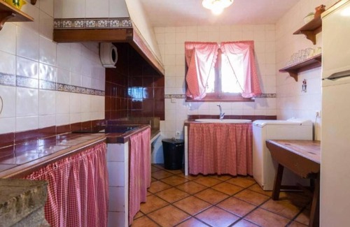 Caravaca de la Cruz Casa | Casa de vacaciones 'Noguericas 1' con vistas a la montaña, piscina compartida y Wi-Fi