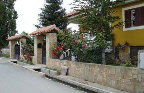 Caravaca de la Cruz Casa | Casa de vacaciones 'Noguericas 1' con vistas a la montaña, piscina compartida y Wi-Fi