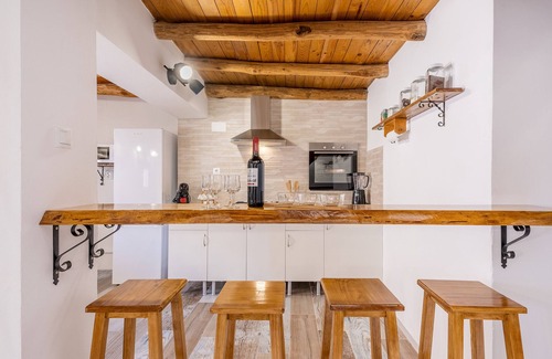 Vélez de Benaudalla Casa | Casa de vacaciones 'Casa Rústica' con vistas a la montaña, terraza privada y Wi-Fi