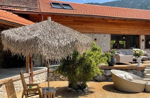 Bayrischzell Casa | Holiday Home "Alpen Lounge Bayrischzell" with Mountain View, Private Pool and Wi-Fi