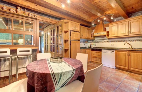 Vielha Chalet De Esquí | Casa de vacaciones 'Arroquets' con jardín y Wi-Fi