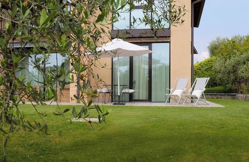 Affi Casa | Casa de vacaciones 'Biancaleo Homes Villa' con piscina privada, Wi-Fi y aire acondicionado