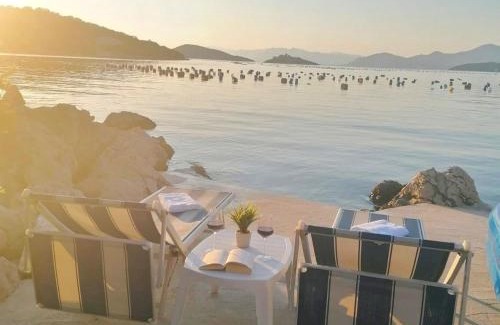 Putnikovic Apartamento | Holiday Home Blue Dream - Two Bedroom Apartment with Terrace and Sea View A2