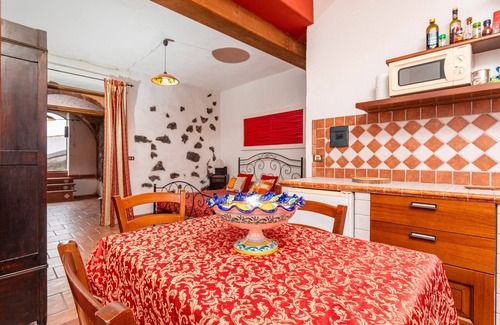 Piedimonte Etneo Apartamento | Casa de vacaciones 'Cantina' con vistas al mar, Wi-Fi y aire acondicionado