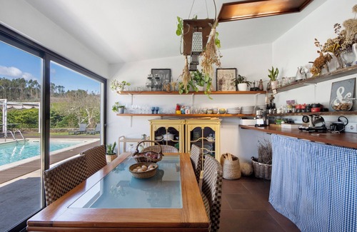 Gondomar Casa | Casa vacacional 'Casa Chocolate' con vistas a la montaña, piscina privada y Wi-Fi