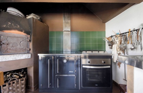 Gondomar Casa | Casa vacacional 'Casa Chocolate' con vistas a la montaña, piscina privada y Wi-Fi