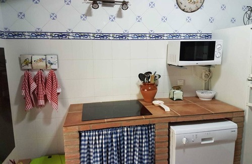 Canaleja Casa | Casa de vacaciones 'Casa Del Escultor' con vistas a la montaña, Wi-Fi y aire acondicionado