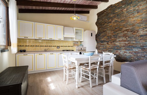 Dorgali Casa | Casa de vacaciones 'Casa Luna' con vistas al lago, Wi-Fi y aire acondicionado