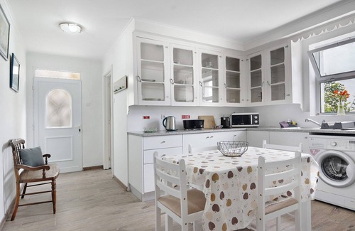 Relva Casa | Casa de vacaciones 'Casa Dona Isaura' con vistas a la montaña, terraza privada y Wi-Fi