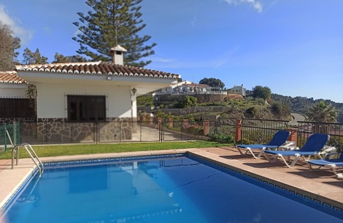 Casarabonela Casa | Casa de vacaciones 'Casa Rural Paca Perea' con vistas a la montaña, piscina privada y Wi-Fi