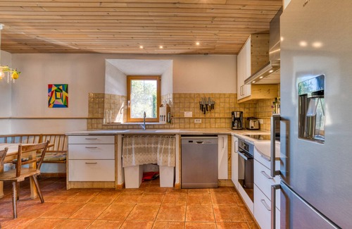 Aspiran Casa | Casa de vacaciones 'Citron' con piscina compartida, jardín privado y Wi-Fi