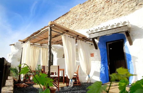 Los Balcones Casa | "Cueva Balcones de Piedad - Laurel" con terraza, piscina compartida y Wi-Fi