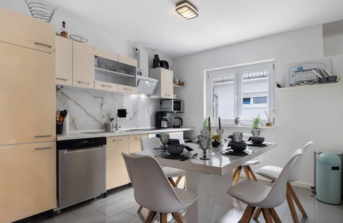 Henstedt-Ulzburg Casa | Casa de vacaciones 'Dhh Im Norden Hamburgs Am Moor' con terraza y Wi-Fi