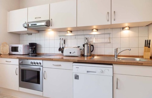 Alt-Travemunde/Ronnau Casa | Casa de vacaciones 'Meeresbrise' con terraza privada, jardín compartido y Wi-Fi