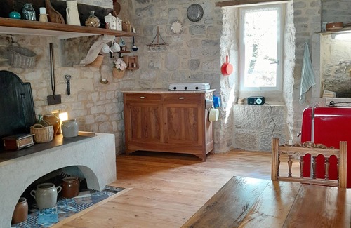 Gaillac-d'Aveyron Casa | Holiday Home 'La Petite Authentique' with Private Terrace