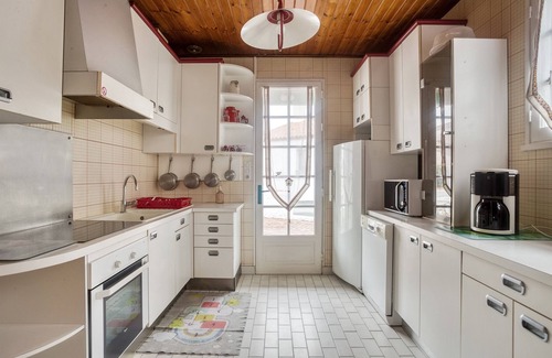 La Tranche-sur-Mer Casa | Holiday Home 'Maison Am Stram Gram' with Private Terrace and Wi-Fi