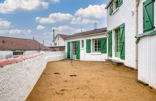 La Tranche-sur-Mer Casa | Holiday Home 'Maison Am Stram Gram' with Private Terrace and Wi-Fi
