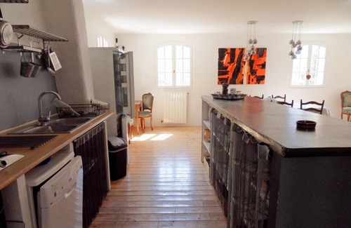 Soleilhas Casa | Holiday Home 'Gite Des Restanques' with Mountain View, Private Terrace and Wi-Fi